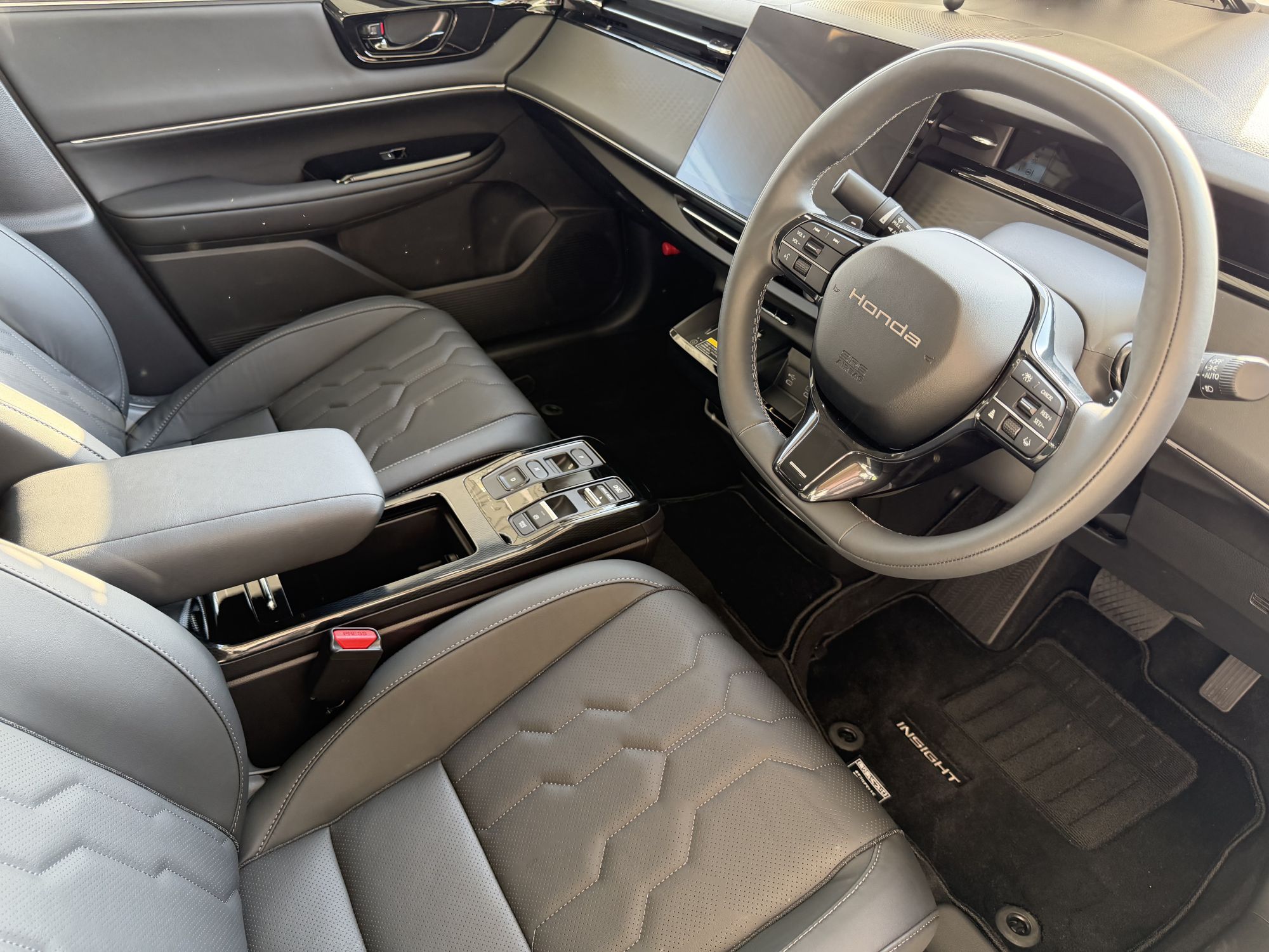 新型EV『INSIGHT』！