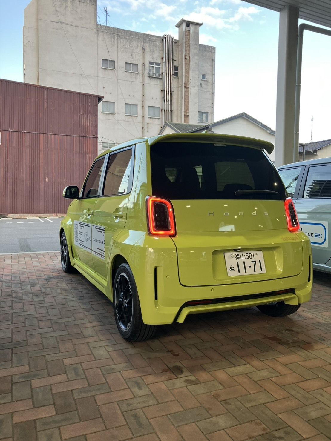 新型電気自動車が仲間入り♪