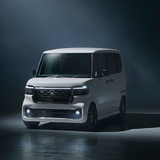 「N-BOX CUSTOM」に特別仕様車「BLACK STYLE」を設定し発売